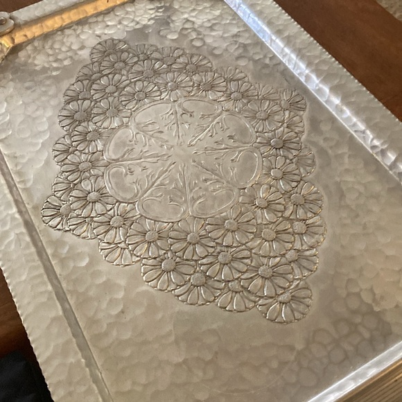 VINTAGE SERVING TRAY WROUGHT ALUMINUM IN DAISY PATTERN BY CONTINENTAL SILVER CO. - Picture 2 of 6